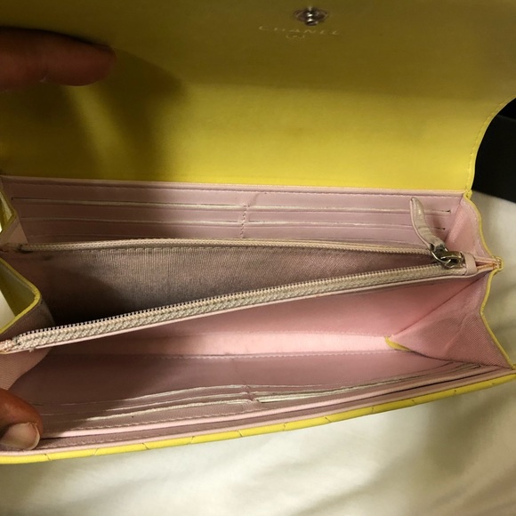 Authentic Chanel 19 Clutch wallet purse lemonade yellow color - Picture 2 of 16